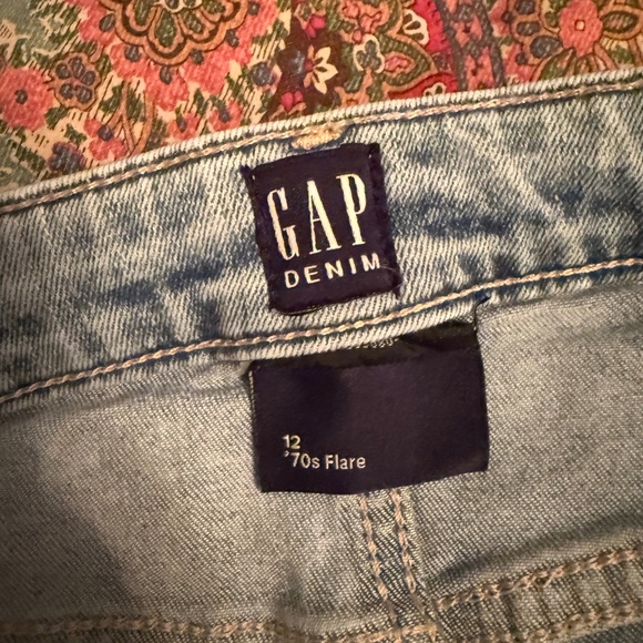 GAP Flare Jeans - Picture 3 of 3